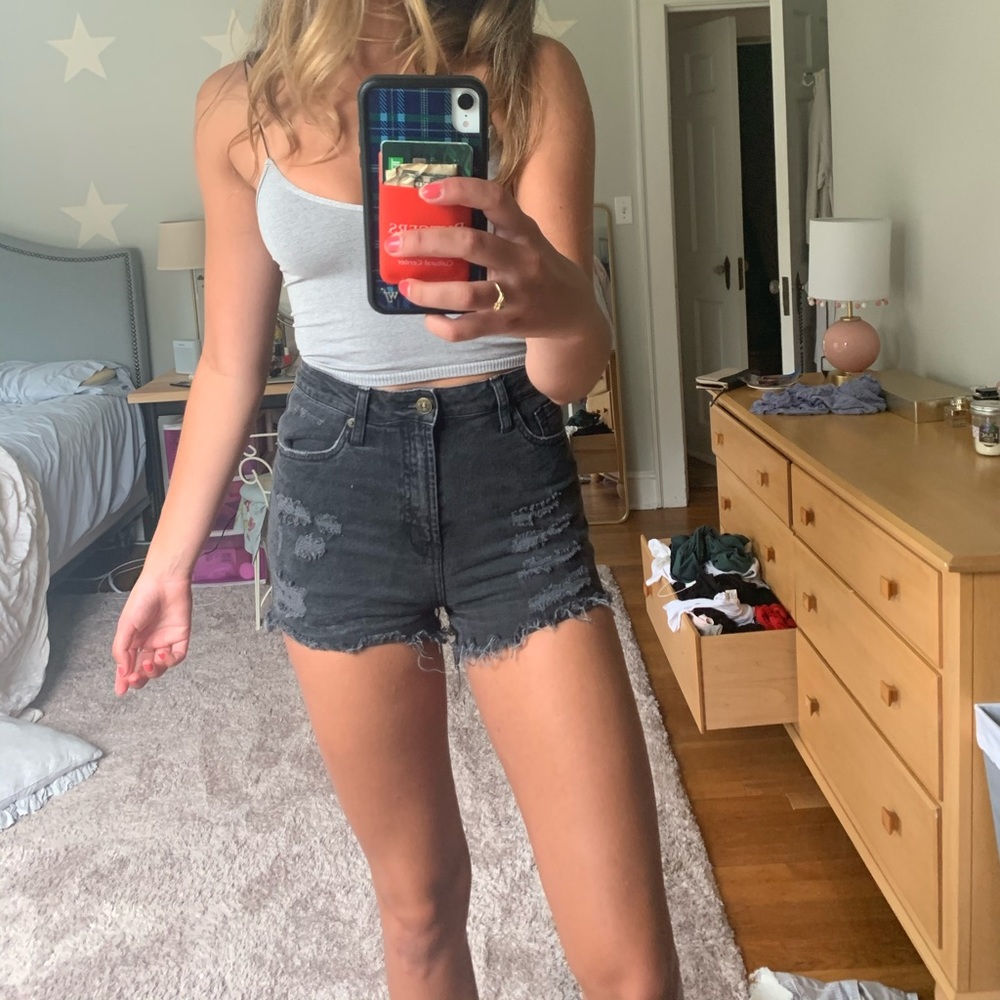 Stretchy ripped jean shorts